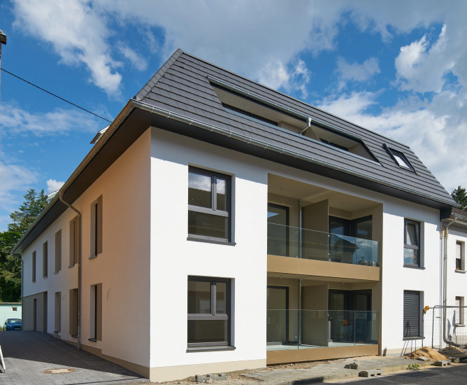 Mehrfamilienhaus in Bendorf mit 8 Wohneinheiten und Glasbalkon